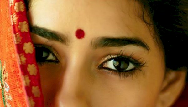 Why Bindi is an Integral Part of Hindu Culture and Religion